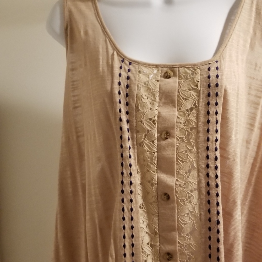 Eyeshadow NWT Beige Lace sleeveless top